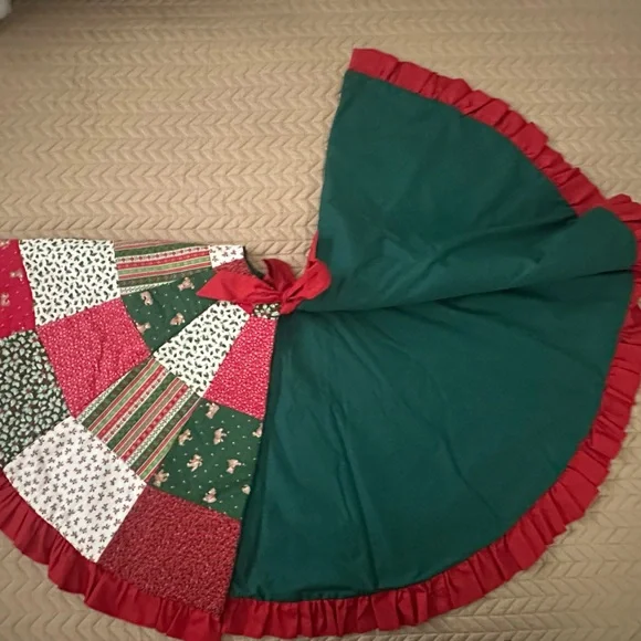 Festive Patchwork Tree Skirt - Picture 5 of 11